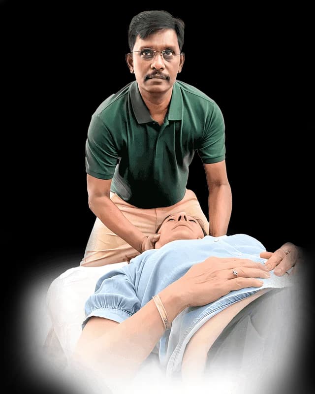 Dr. Palanivel Mayavan treating a patient at Le Yantra clinic